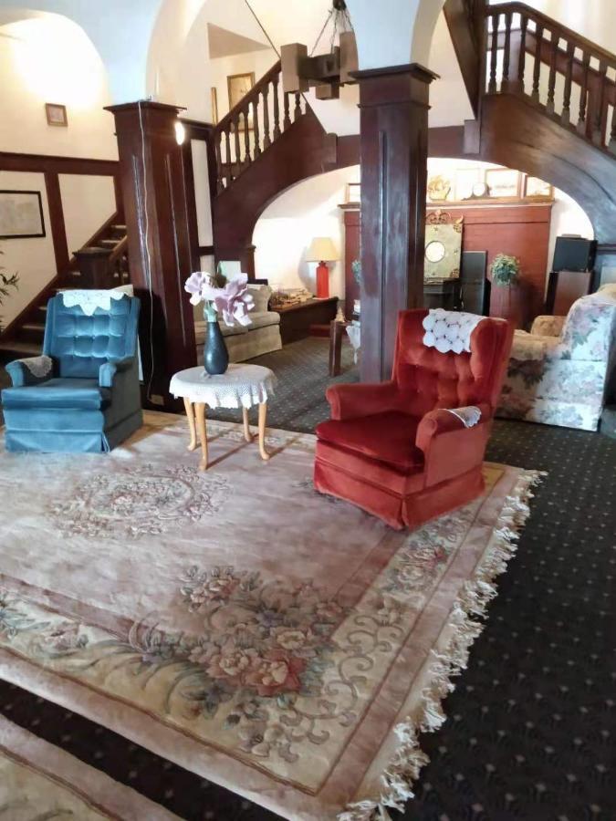 Rodmay Hotel Пауэлл-Ривер Экстерьер фото