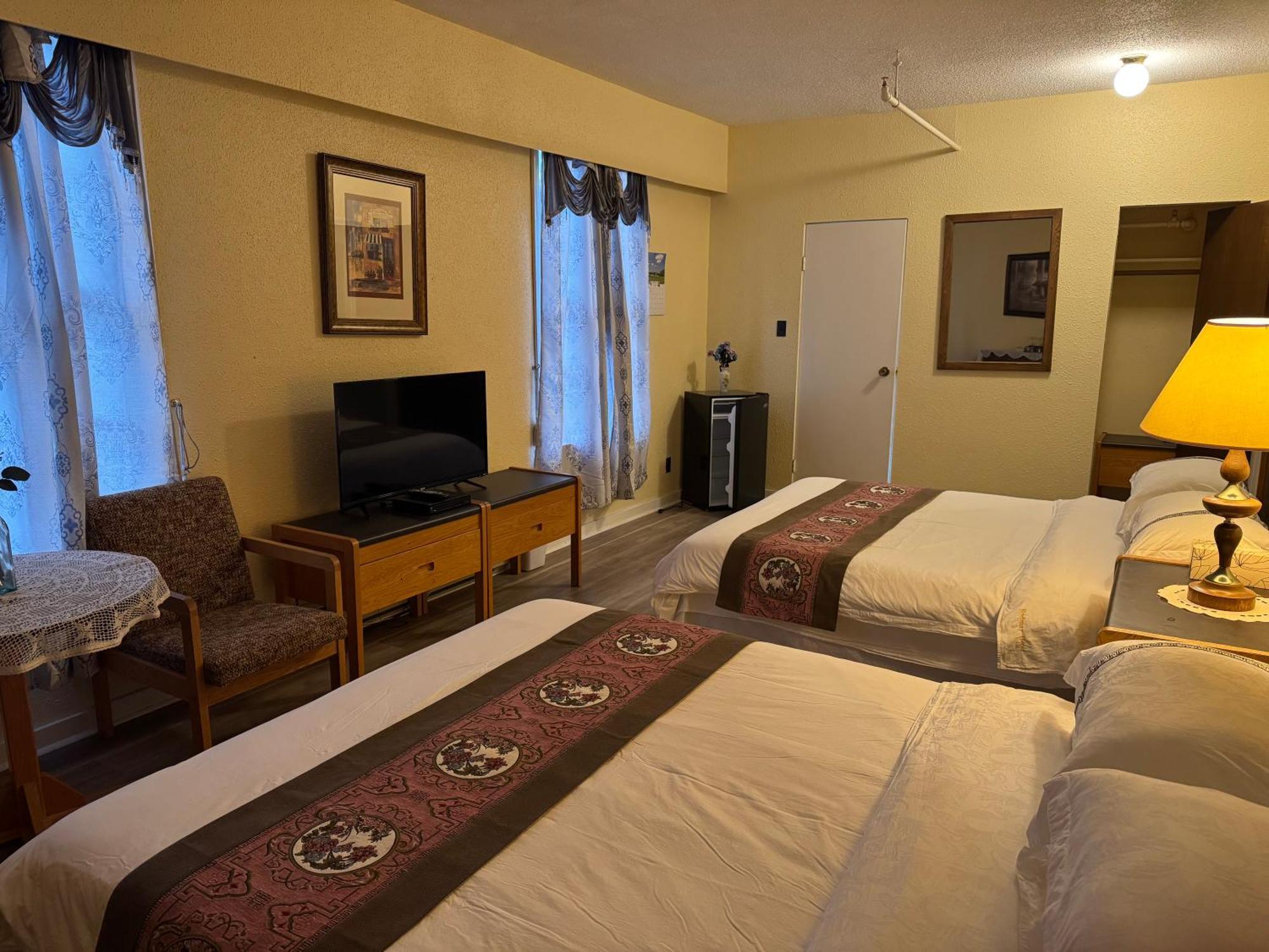Rodmay Hotel Пауэлл-Ривер Экстерьер фото