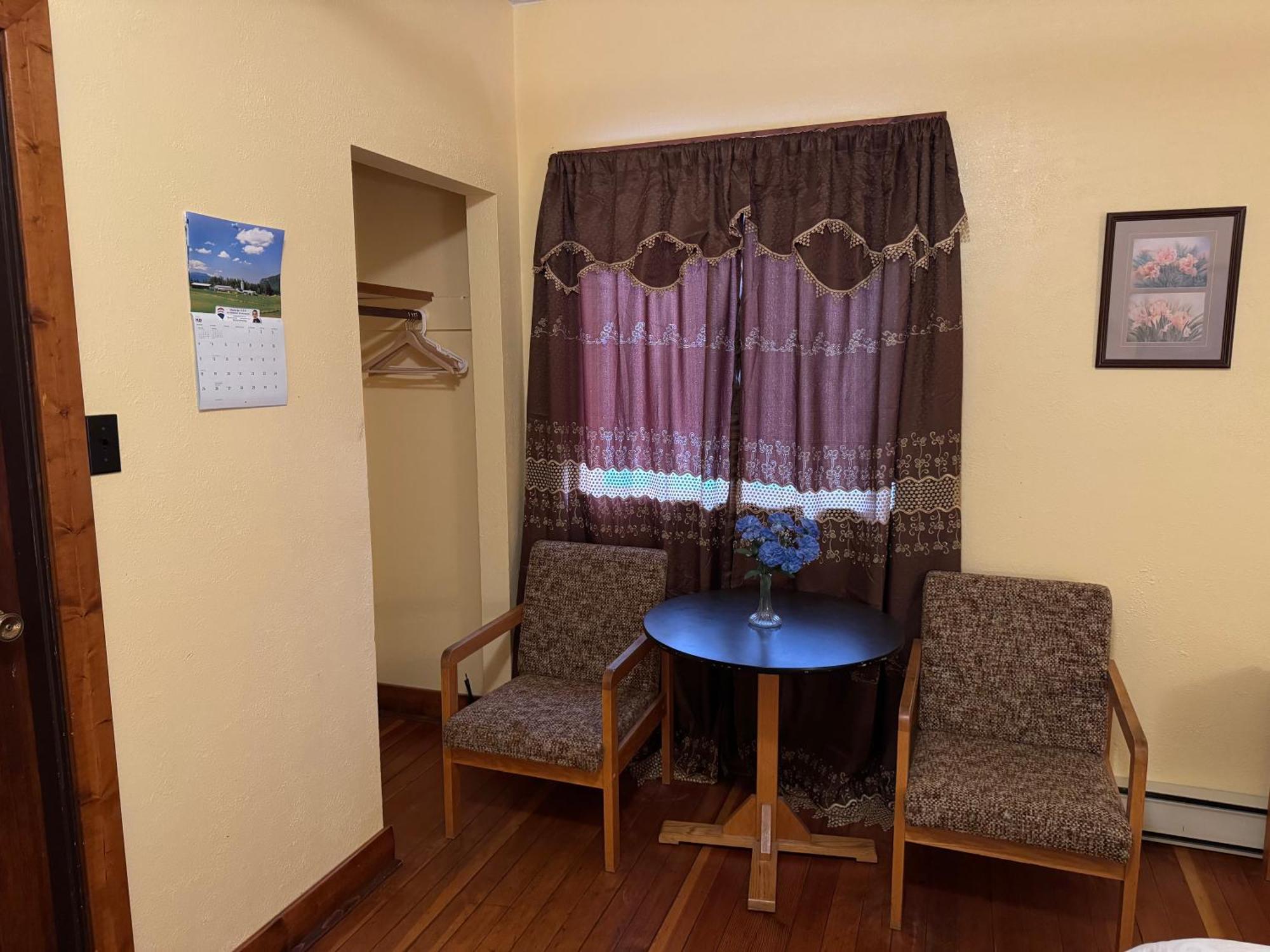 Rodmay Hotel Пауэлл-Ривер Экстерьер фото