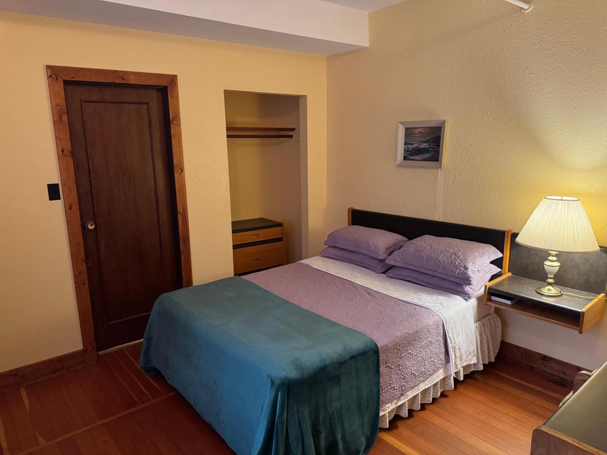 Rodmay Hotel Пауэлл-Ривер Экстерьер фото