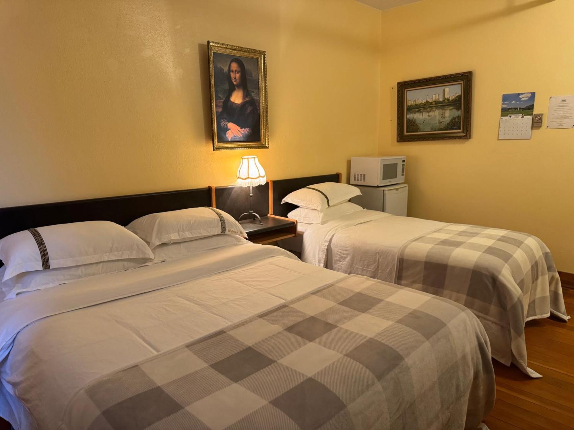 Rodmay Hotel Пауэлл-Ривер Экстерьер фото