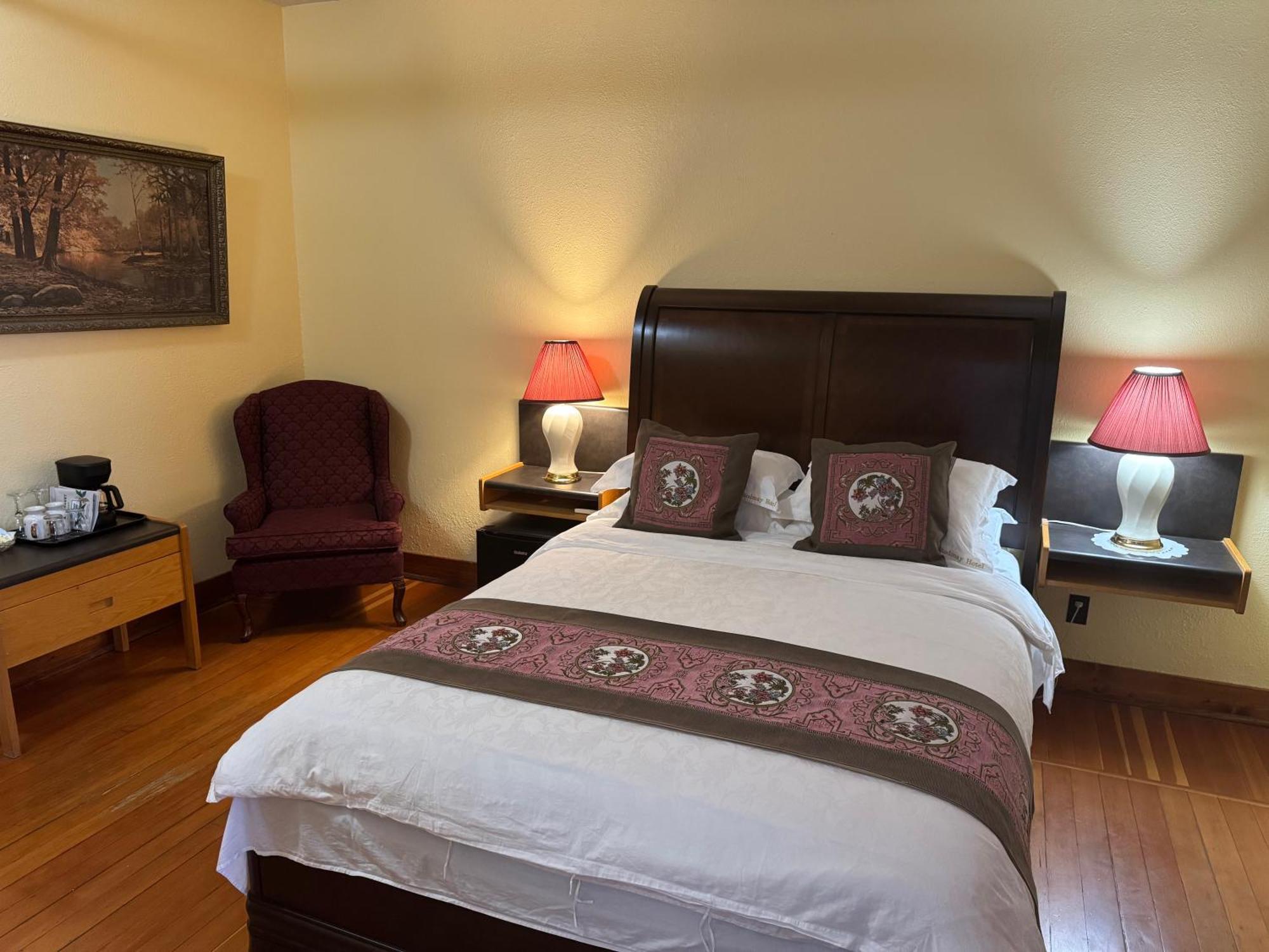 Rodmay Hotel Пауэлл-Ривер Экстерьер фото