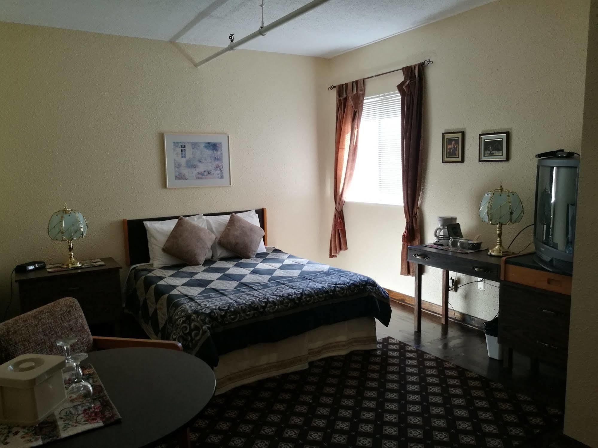 Rodmay Hotel Пауэлл-Ривер Экстерьер фото
