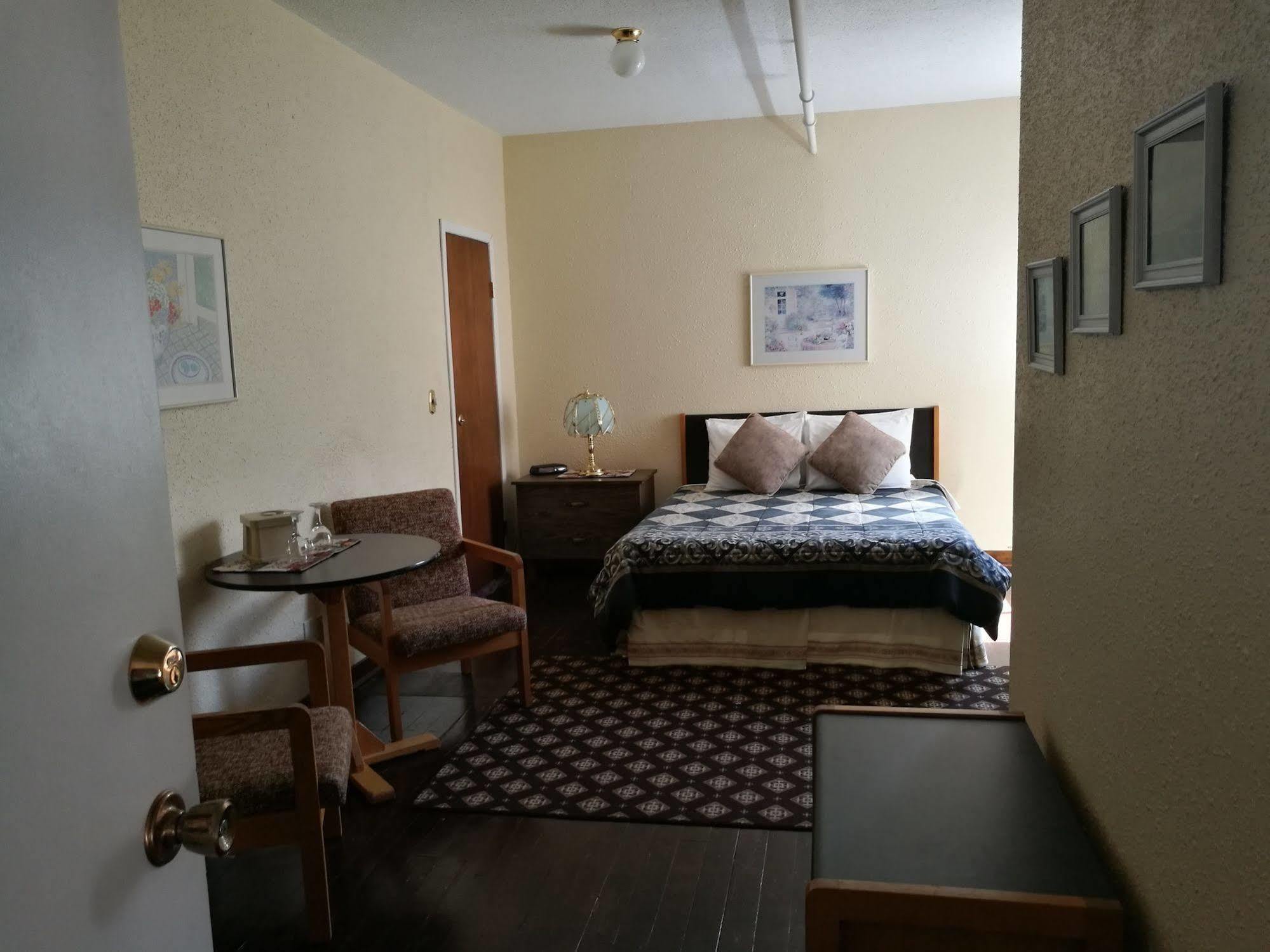 Rodmay Hotel Пауэлл-Ривер Экстерьер фото